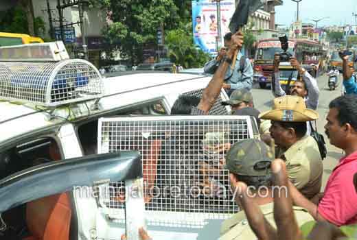 Yettinahole project protest 1